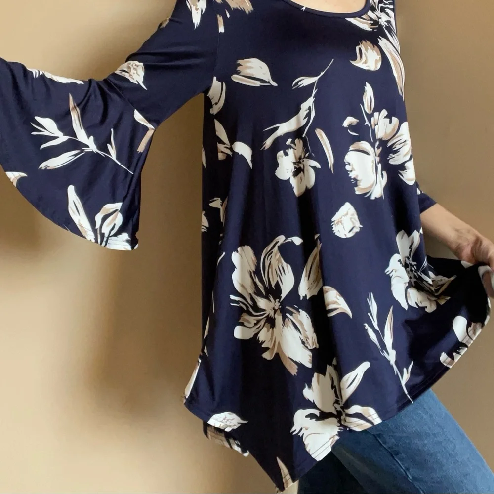 Floral Tunic, Flowy Bell Sleeves - Picture 9 of 9